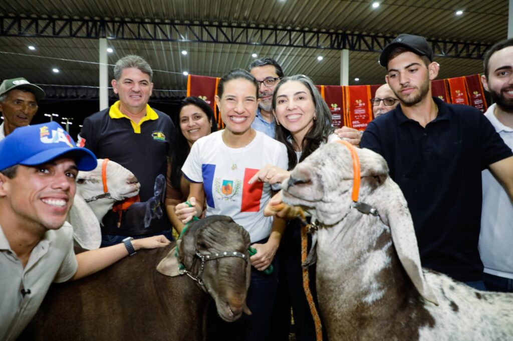 Governadora Raquel Lyra certificação do Berganês como primeira raça ovina originária de Pernambuco, durante a Caprishow