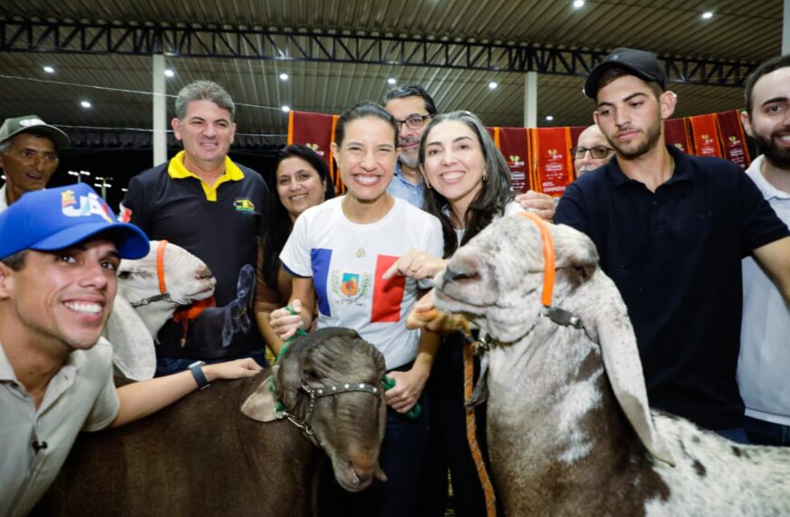 Governadora Raquel Lyra certificação do Berganês como primeira raça ovina originária de Pernambuco, durante a Caprishow